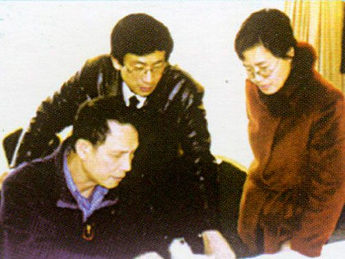 在座談會(huì)上華裔、南非客商通過(guò)攝像機(jī)交流